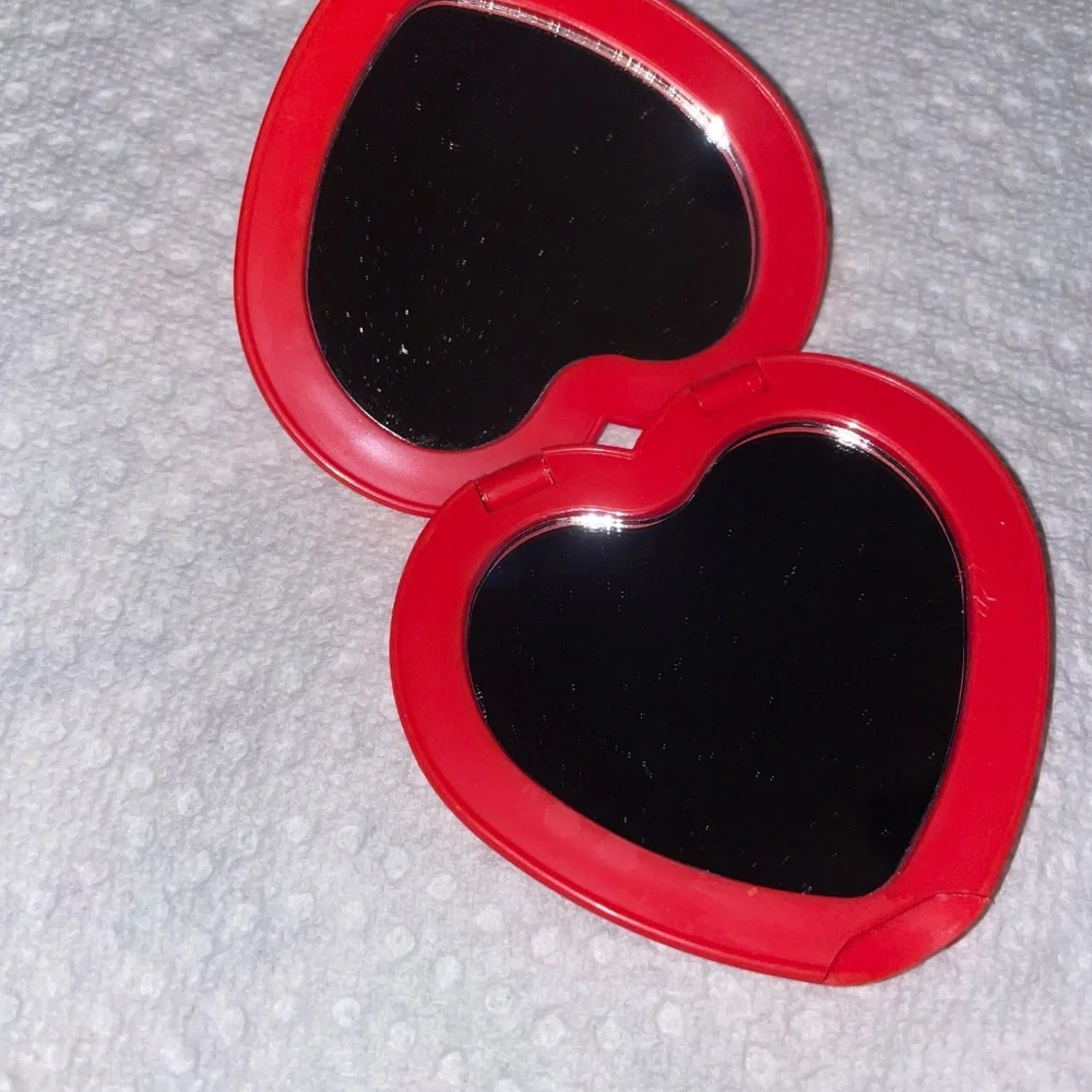 Double Makeup Mirror Compact Red Heart NWOB - Picture 4 of 6